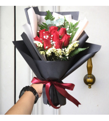 send 9 stems red color roses in bouquet to cebu